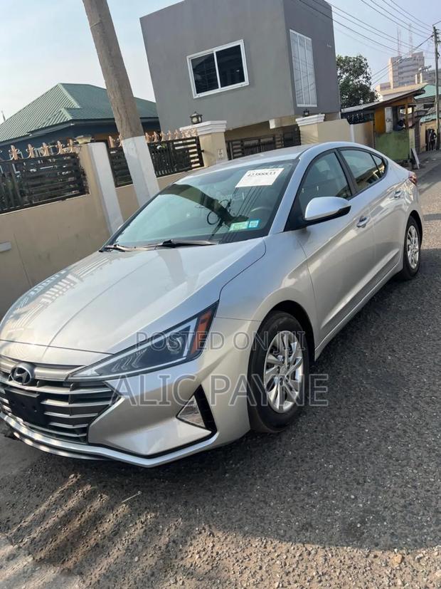 Hyundai Elantra SE 2019 Silver · Photo 3