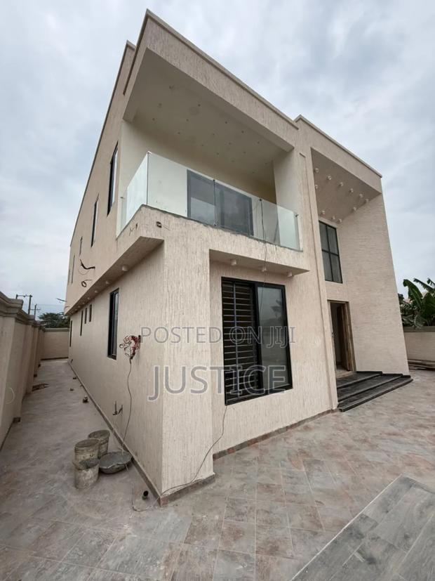 5bdrm House in Adenta for sale · Photo 1