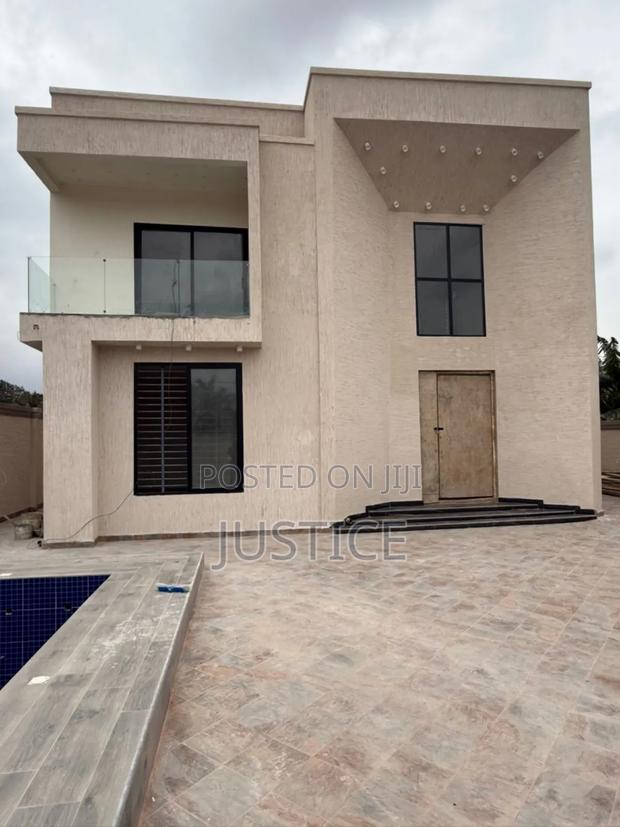 5bdrm House in Adenta for sale · Photo 2
