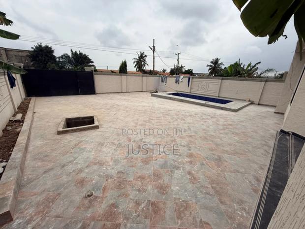 5bdrm House in Adenta for sale · Photo 3