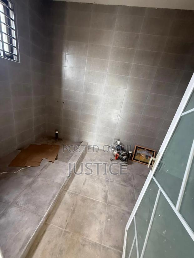 5bdrm House in Adenta for sale · Photo 5