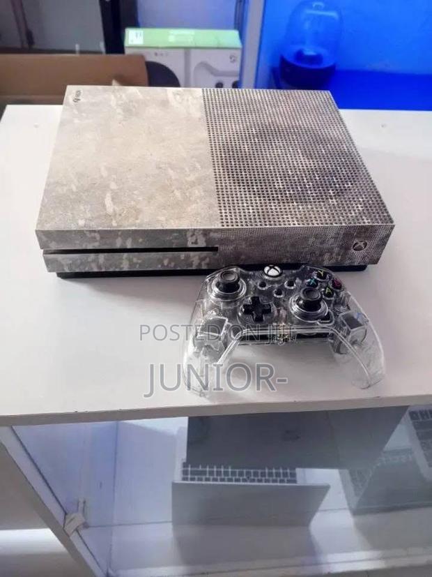 Xbox One S With Games 1 Pad · Photo 1