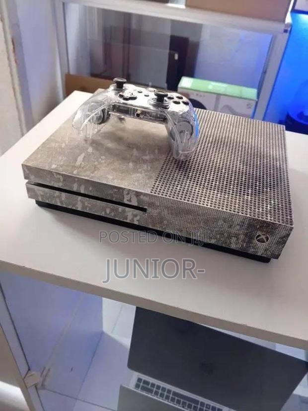 Xbox One S With Games 1 Pad · Photo 2