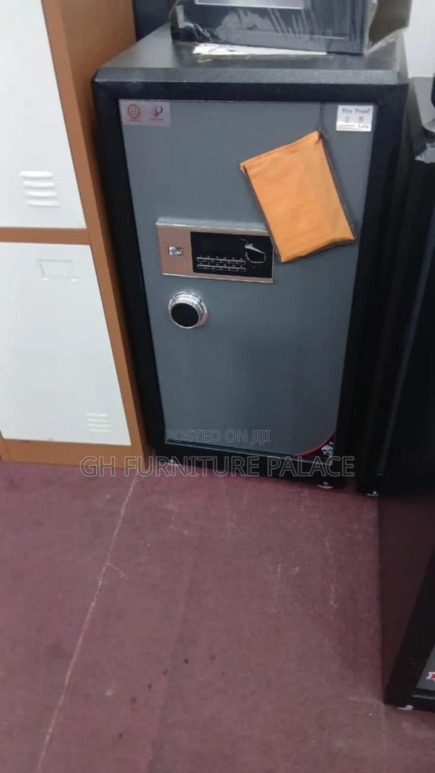 Fire Proof Money Safe · Photo 1