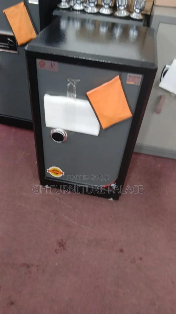 Fire Proof Money Safe · Photo 2