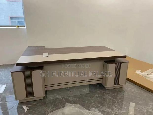 Executive Table For Sale · Photo 1