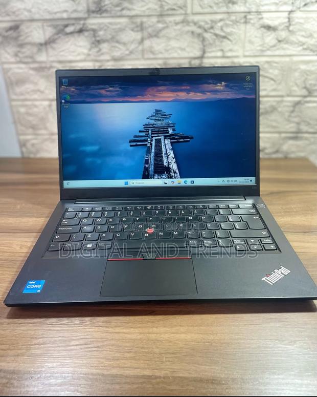 New Laptop Lenovo ThinkPad E14 Gen 5 16GB Intel Core i5 SSD 512GB · Photo 3
