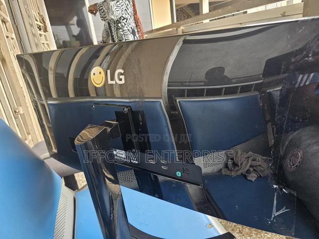 Lg 34 Inches Monitor · Photo 2