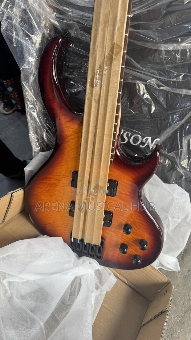 Gibson Active Bass Guitar · Photo 6
