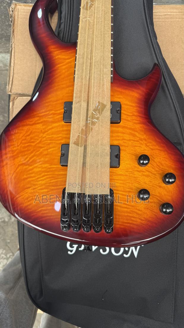 Gibson Active Bass Guitar · Photo 2