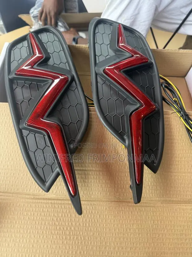 Honda Civic 2016,2017,2018,2019,2020,2021 Back Bumper Reflector · Photo 1