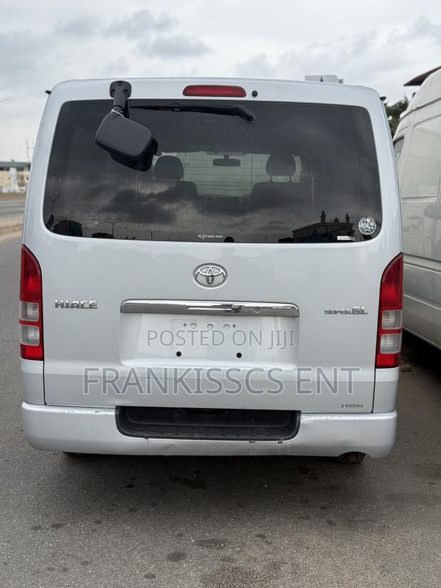 Toyota HiAce 2010 Grey · Photo 5