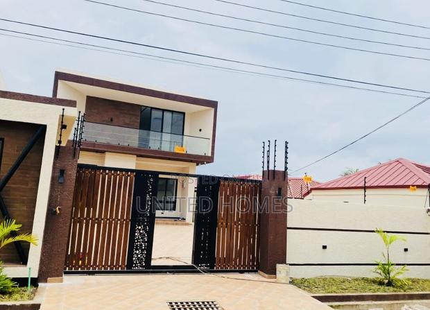 5bdrm House in Oyarifa for sale · Photo 1