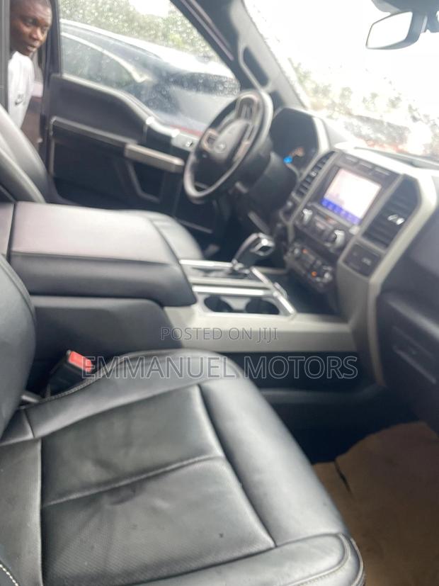 Ford F-150 2019 Black · Photo 2