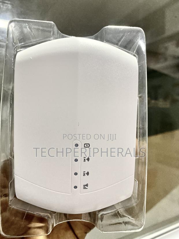 D-Link DWR-933v Cat6 4g Lte Mobile Router · Photo 2