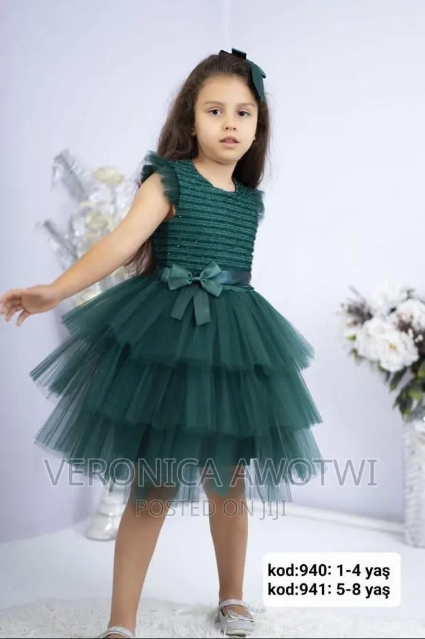 Classic Christmas Dress · Photo 1