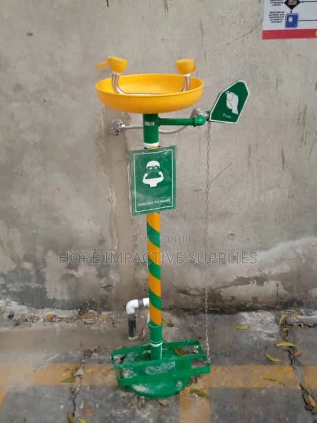 Quality Wall Mounted Eyewash Station<>Standing Type. · Photo 1