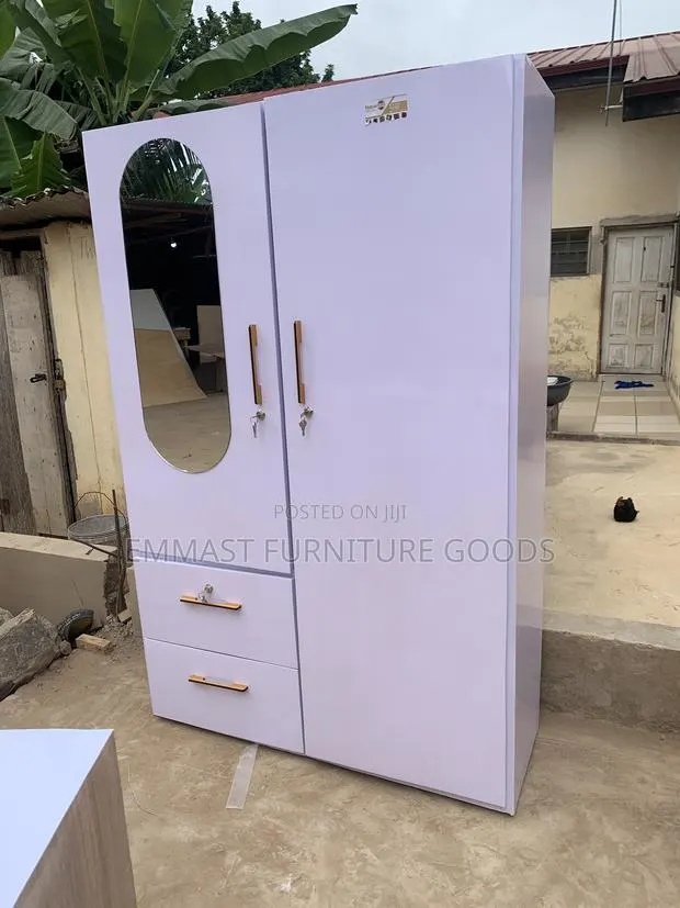 Neatly Affordable Wardrobe in Different Colors · Photo 1