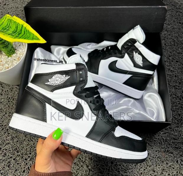 Jordan Air Jordan 1 Mid "Panda" · Photo 1