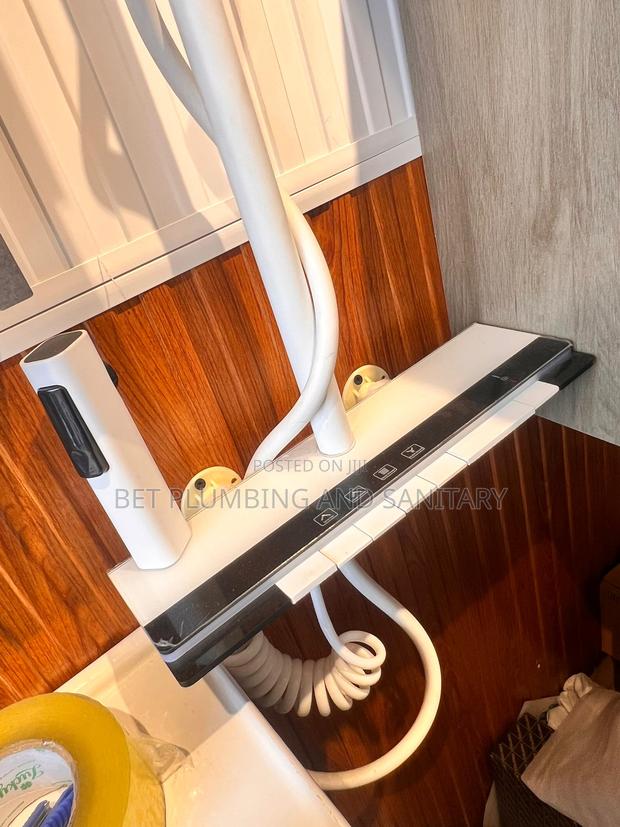German Made_sensor_bathroom Shower_4in1 Led Bathroom Shower · Photo 1