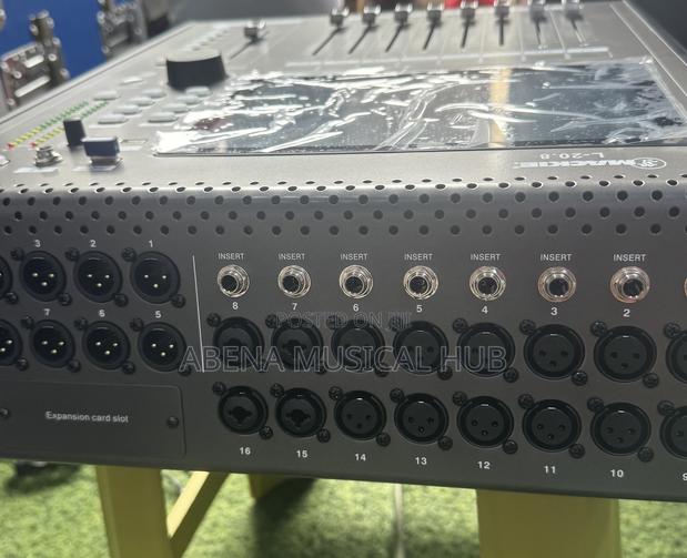 Mackie Digital Mixer Console 16 Channel · Photo 6