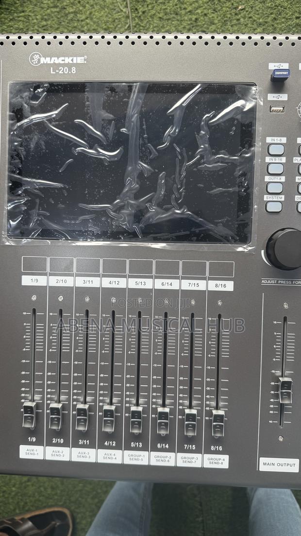 Mackie Digital Mixer Console 16 Channel · Photo 1