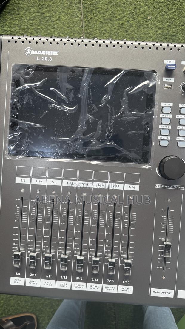 Mackie Digital Mixer Console 16 Channel · Photo 2