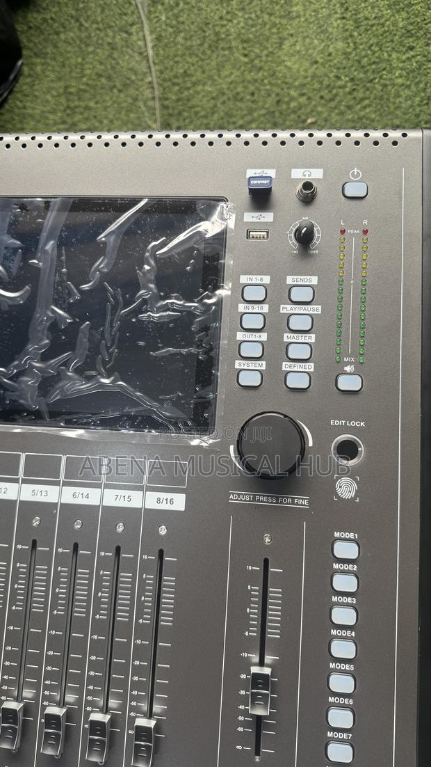 Mackie Digital Mixer Console 16 Channel · Photo 3