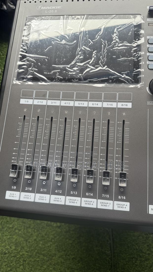 Mackie Digital Mixer Console 16 Channel · Photo 7