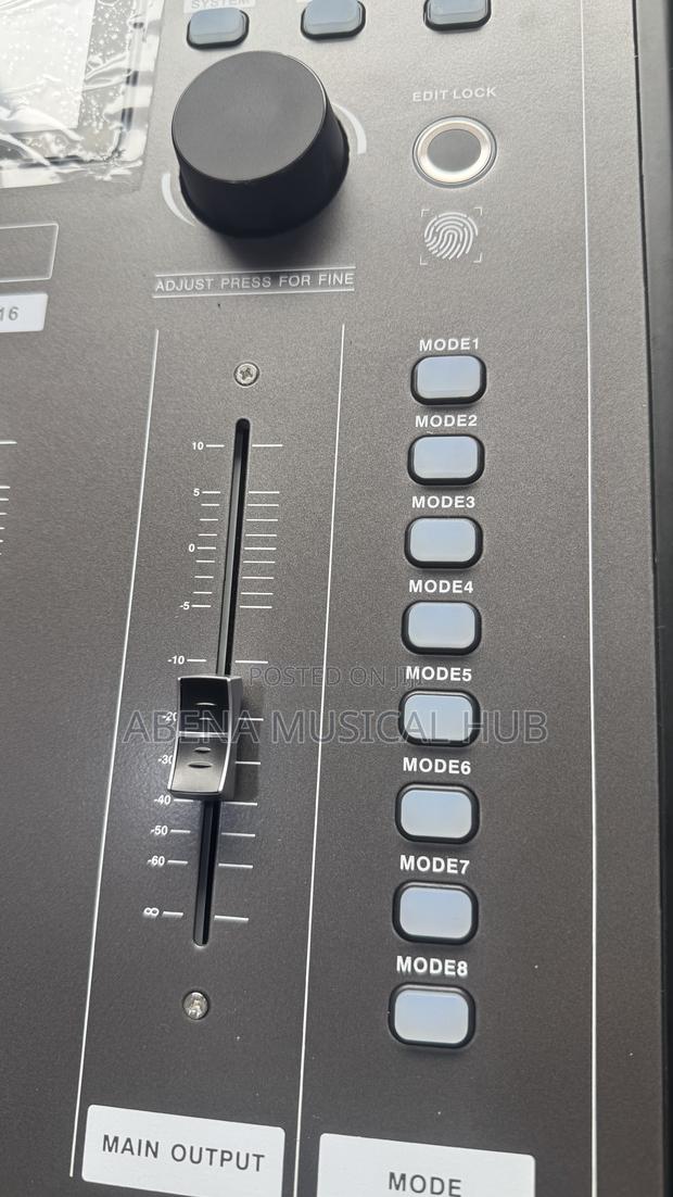 Mackie Digital Mixer Console 16 Channel · Photo 8