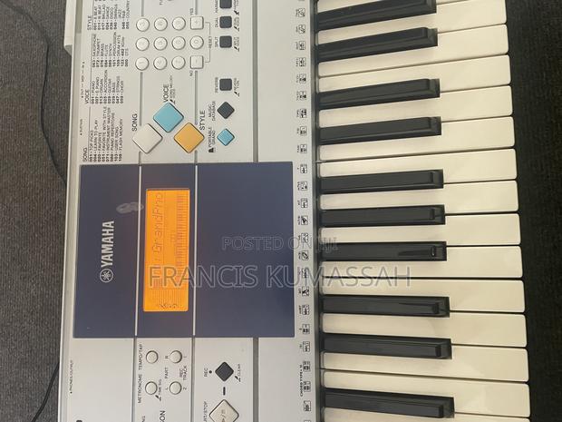 Yamaha PSR E323 · Photo 1