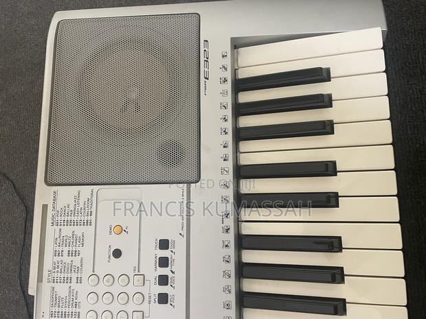 Yamaha PSR E323 · Photo 3