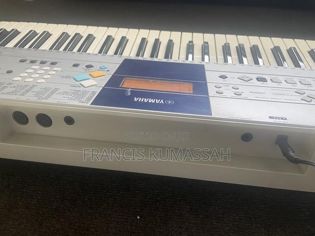 Yamaha PSR E323 · Photo 4