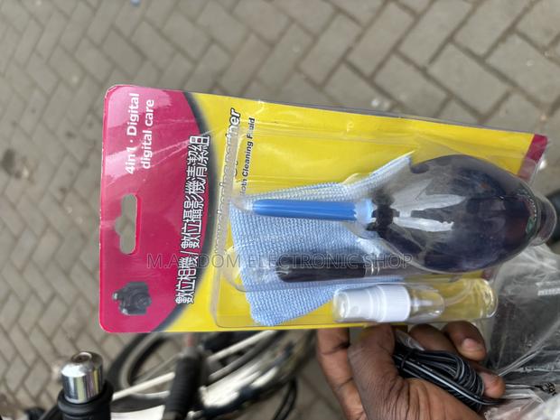 4 in 1 Lens Cleaning Kits · Photo 1