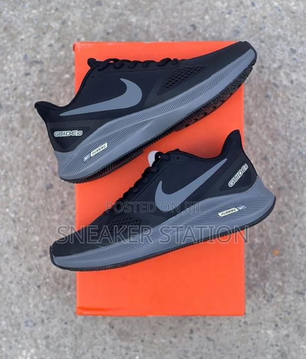 Nike Zoom Guide Runner Available · Photo 2