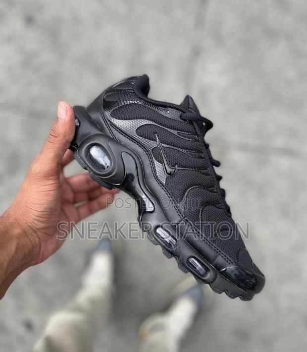 Nike Air Max Plus Tn All Black · Photo 2