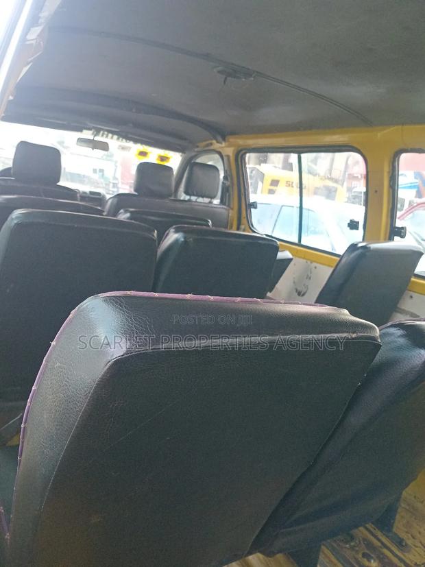 Toyota HiAce 2013 Orange · Photo 4