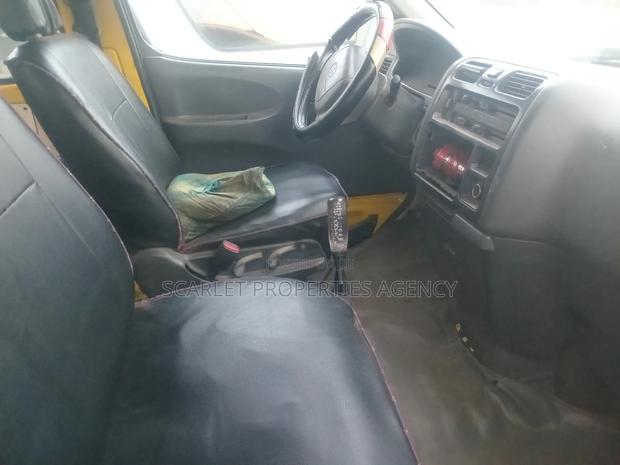 Toyota HiAce 2013 Orange · Photo 5
