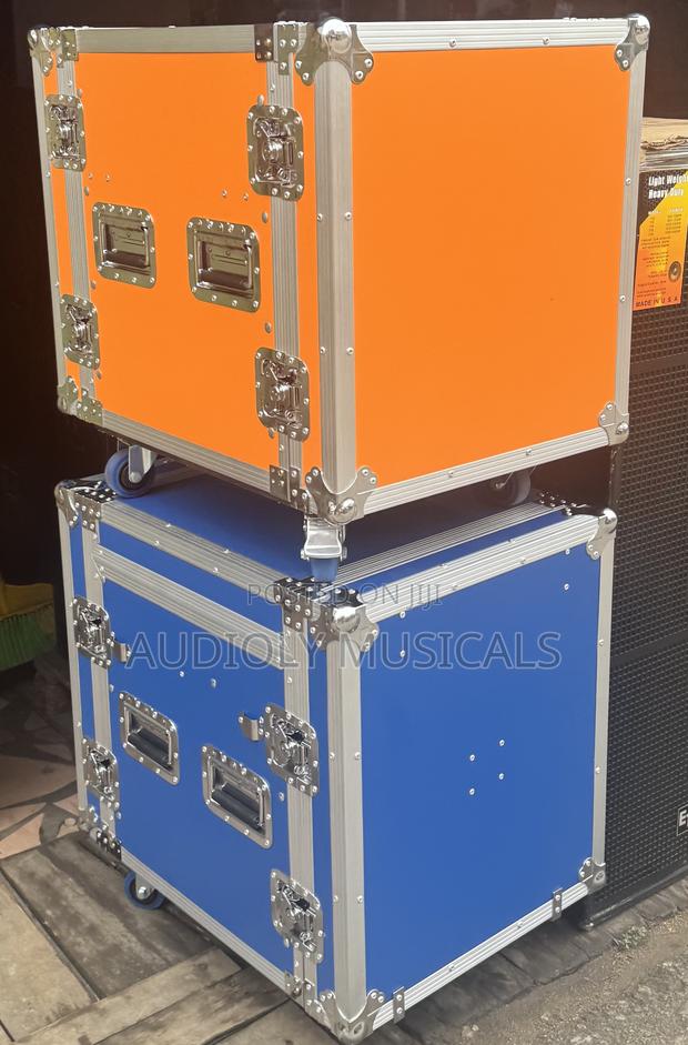 Jac 12-Units Amplified Rack · Photo 1