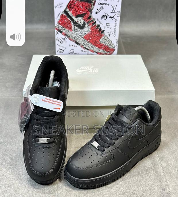 Nike Air Force 1 Unisex All Black · Photo 2