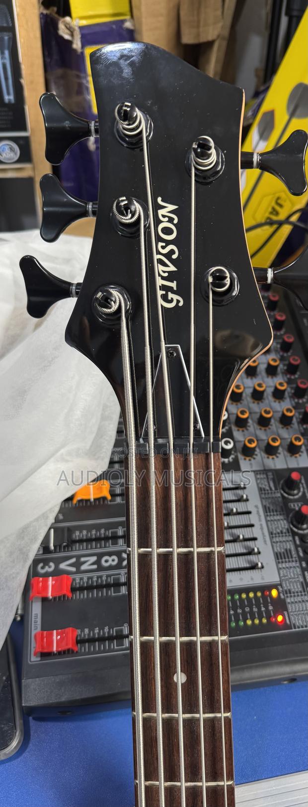 Givson Active Bass Guitar · Photo 2