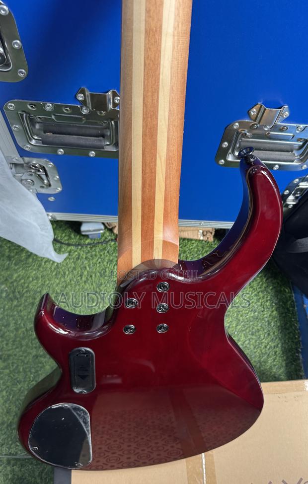 Givson Active Bass Guitar · Photo 1
