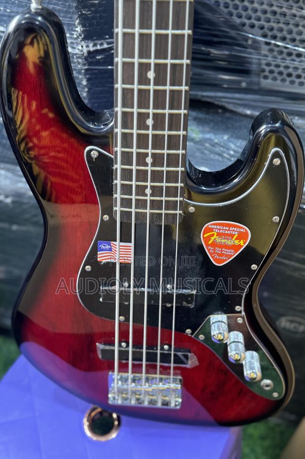 Passive Bass Guitar · Photo 4