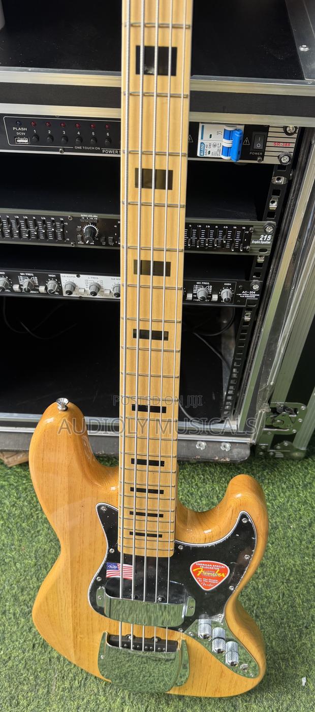 Fender Jazz Passive Bass Guitar Classic · Photo 3