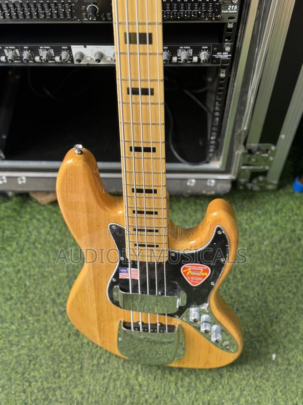 Fender Jazz Passive Bass Guitar Classic · Photo 5