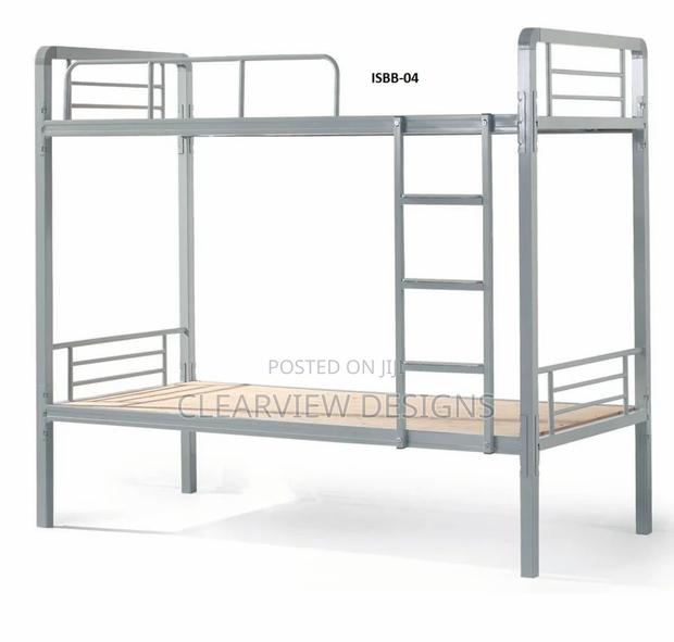 Durable Metallic Bunk Bed · Photo 1
