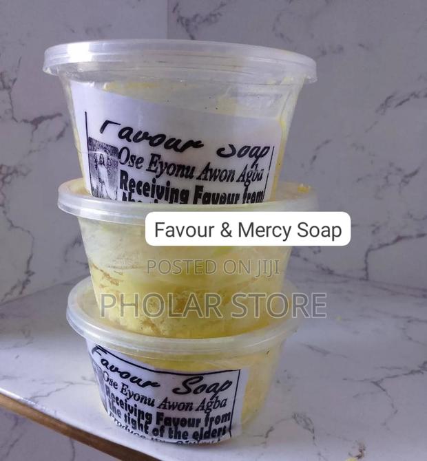 Favour Plastic Soap · Photo 1