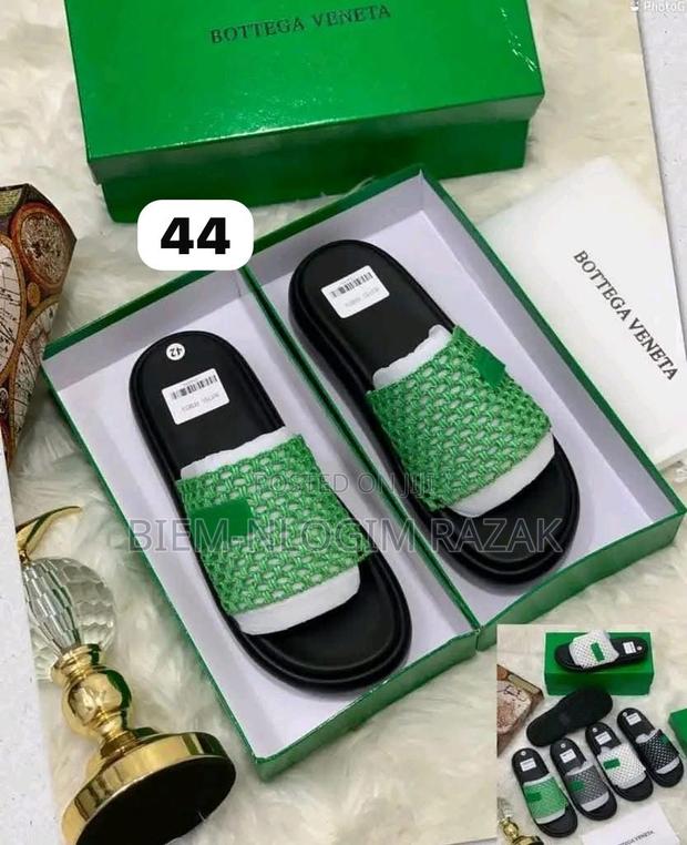 Bottega Vented, Dior N Versace Slides Available in Stock With Size · Photo 1