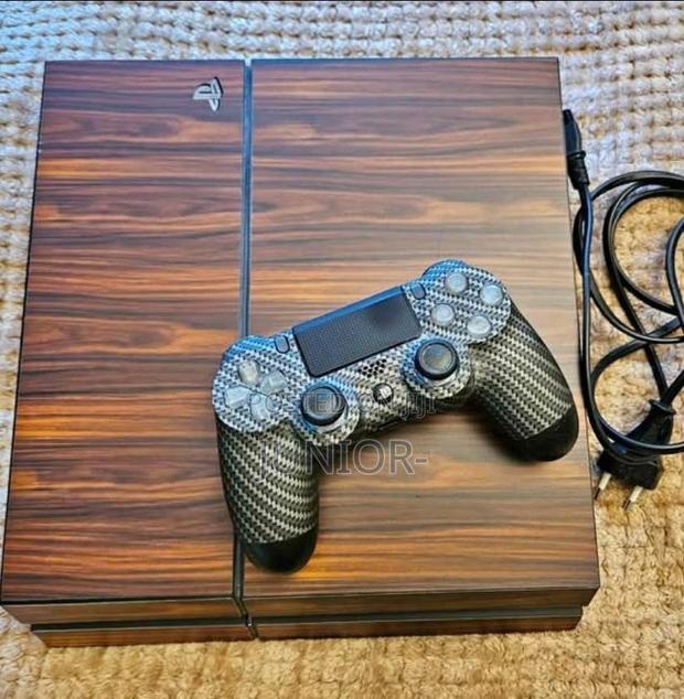 Play Station 4 (Jailbreak) 2 Pads FC27 and 10 More Games · Photo 1