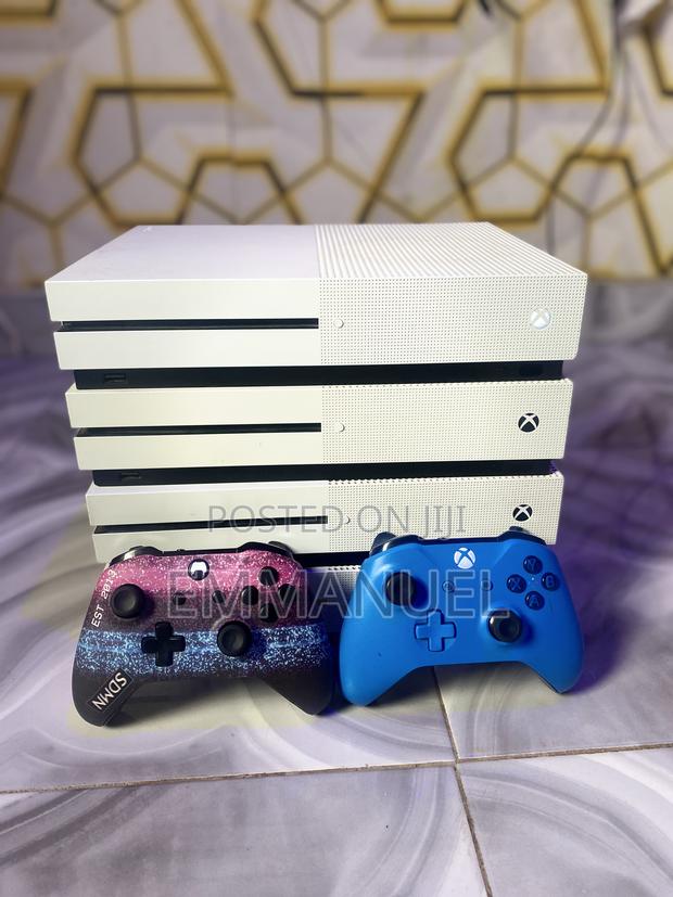 Xbox One S Console, One Controller With 21 Games, 1tb · Photo 2